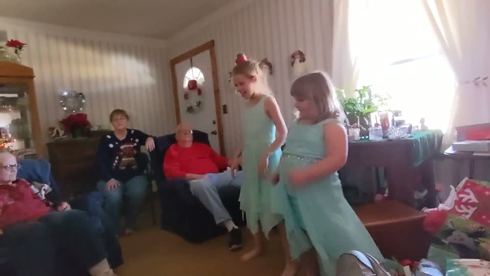 PXL_20201225_192637159.mp4